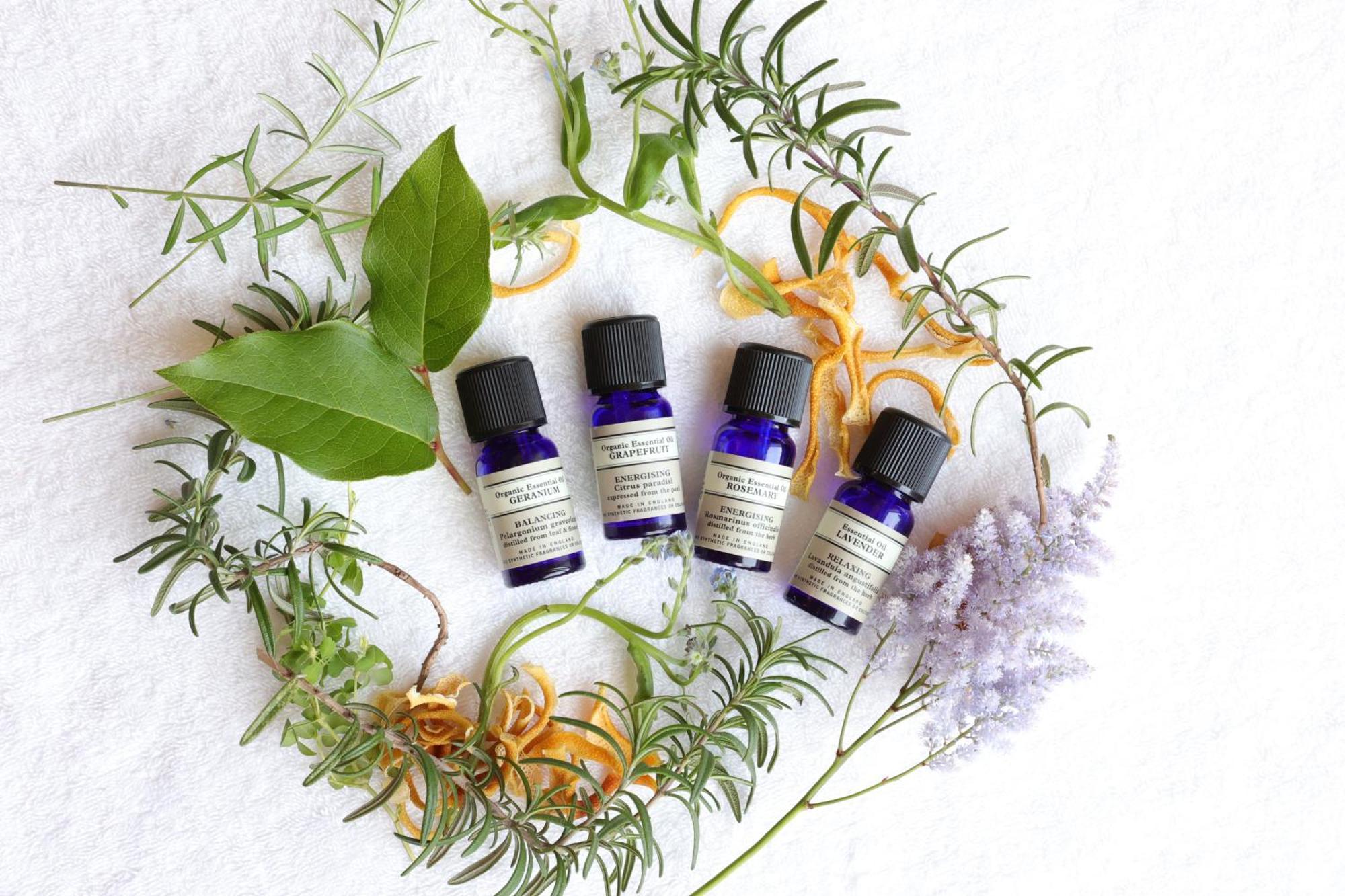 帝国ホテル東京 東京都 エクステリア 写真 Essential oil bottles