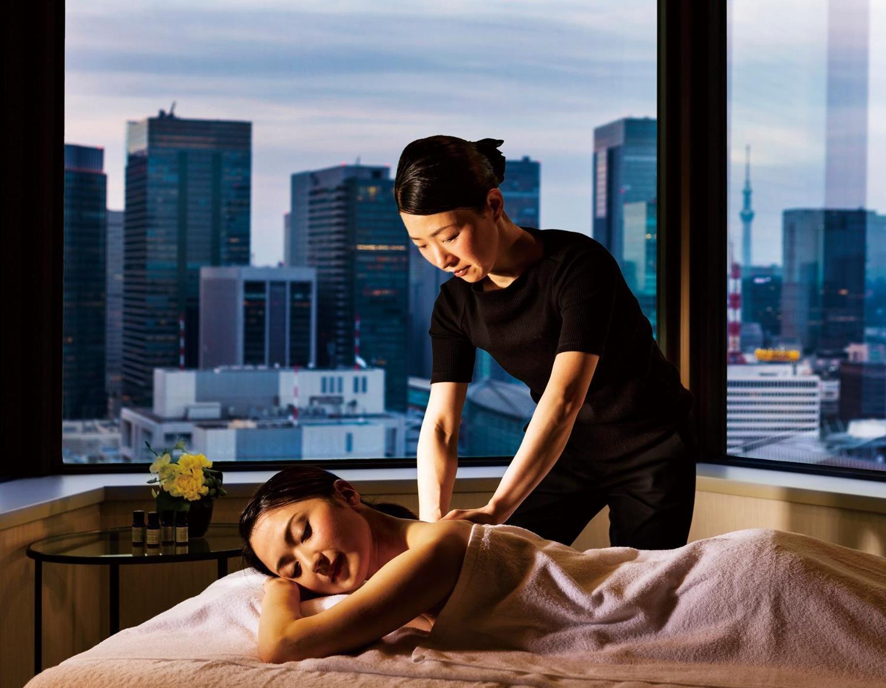 帝国ホテル東京 東京都 エクステリア 写真 A massage at a spa